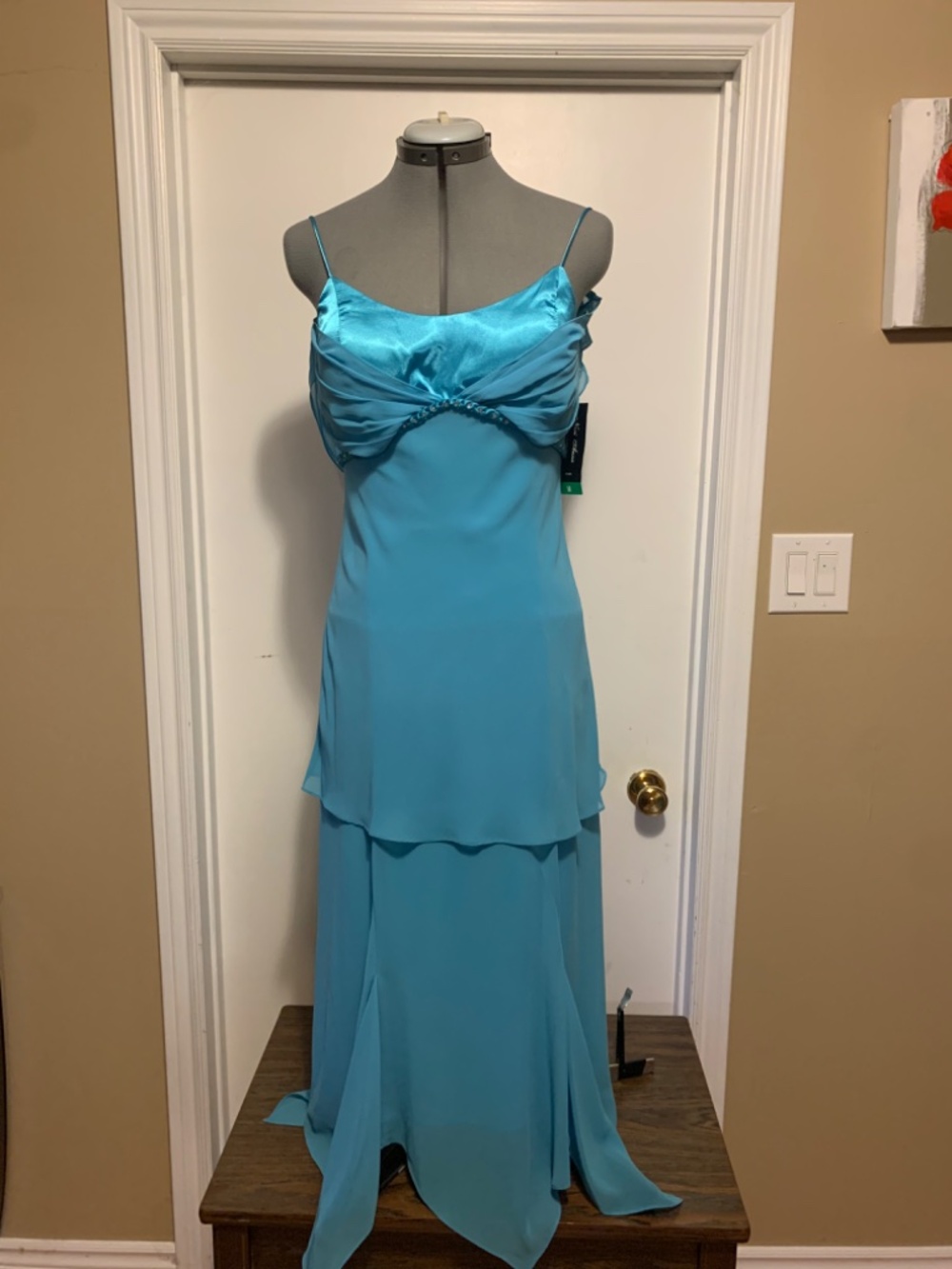 Dresses - Picture 5 of 5